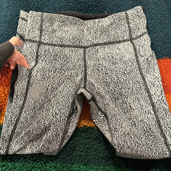 Lululemon Cropped Leggings - Picture 3 of 5